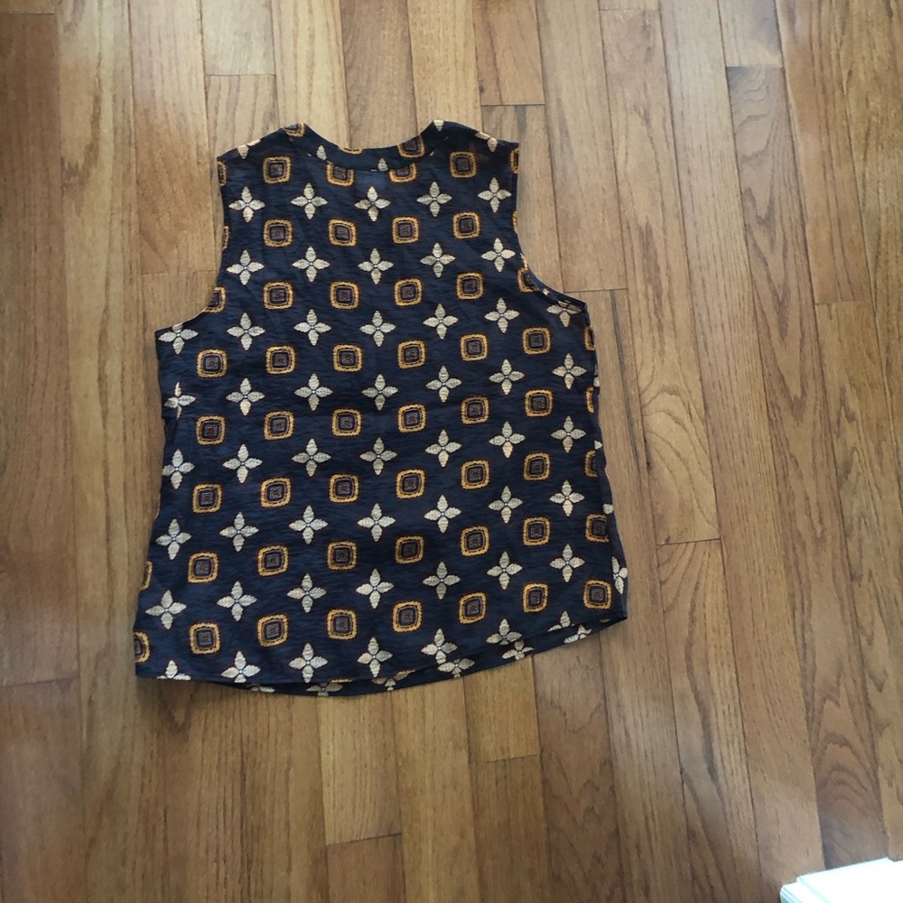 NWOT Cabi Louis Top Sleeveless Brown Tan Geometric Crew Neck Pleated Size Medium - Picture 6 of 9